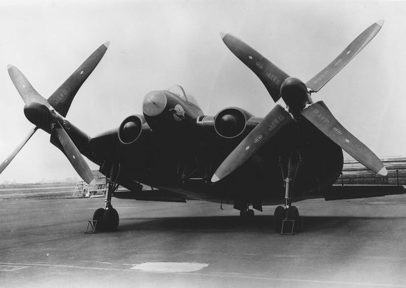 Когда первый опытный «летающий блин» Воут XF5U-1 был достроен, император Хирохито уже объявил о прекращении боевых действий, а через 13 дней Япония подписала безоговорочную капитуляцию и II мировая война кончилась. А с ней кончились и заказы военного времени